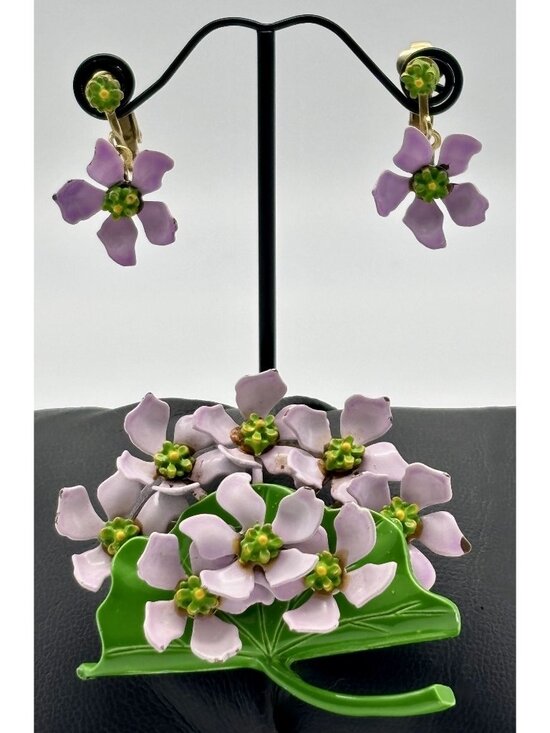 Unbranded Jewelry - Vintage Enamel Flower Brooch And Clip-On Earrings Dimensional Flowers Pink Green